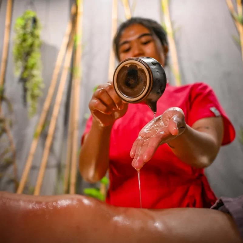 Voucher-masaż podgrzewanym olejkiem